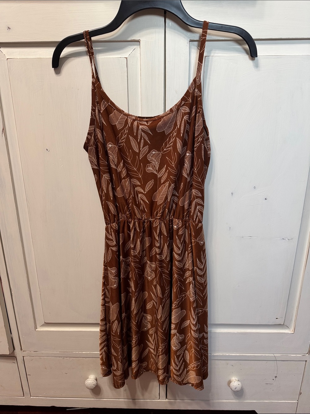 Brown Leaf-Print Spaghetti Strap Mini Dress